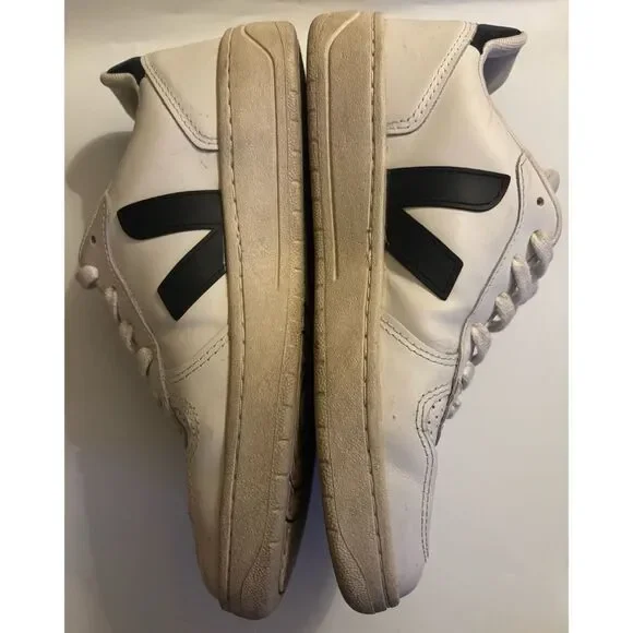 Veja V-10 Sneakers in Extra White / Black Size 8 - Picture 6 of 11